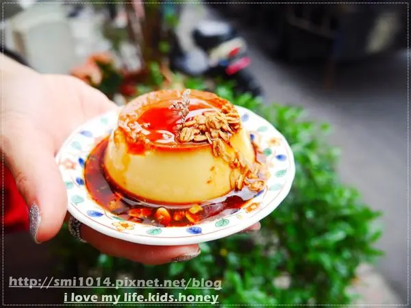 【美食】李氏．café。東區巷弄內文青風格咖啡廳 網美的秘密基地。招牌焦糖雞蛋布丁 口感綿密香甜。鹹食、甜點都好吃。忠孝敦化捷運站