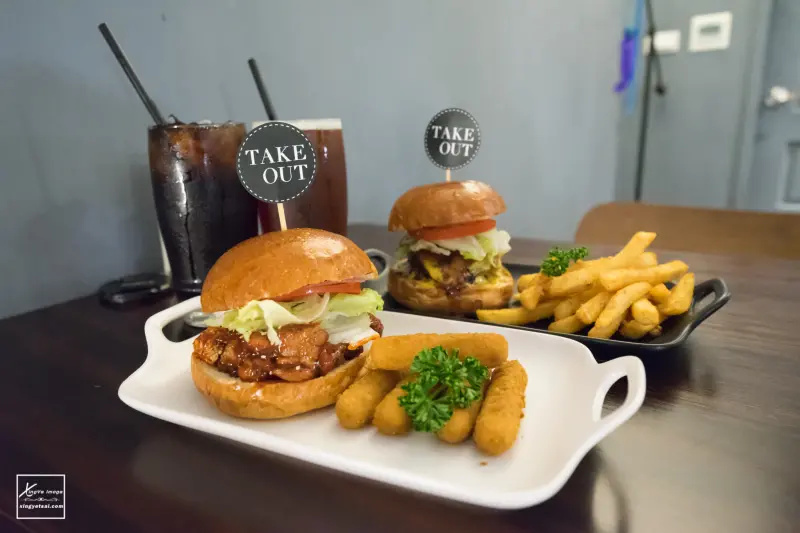 台北｜手工漢堡【TAKE OUT BURGER&CAFE】文青風格貓咪餐廳，鄰近台北捷運忠孝新生站5號出口