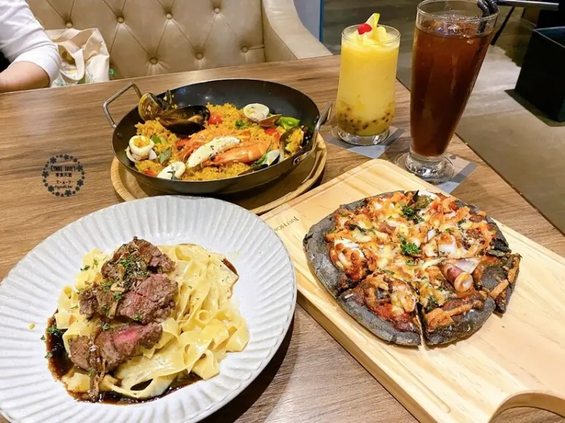 黑浮咖啡，台中西區公益路人氣咖啡廳，質感好拍，早午餐/義大利麵/披薩/下午茶 - Cyndi loves享食天堂