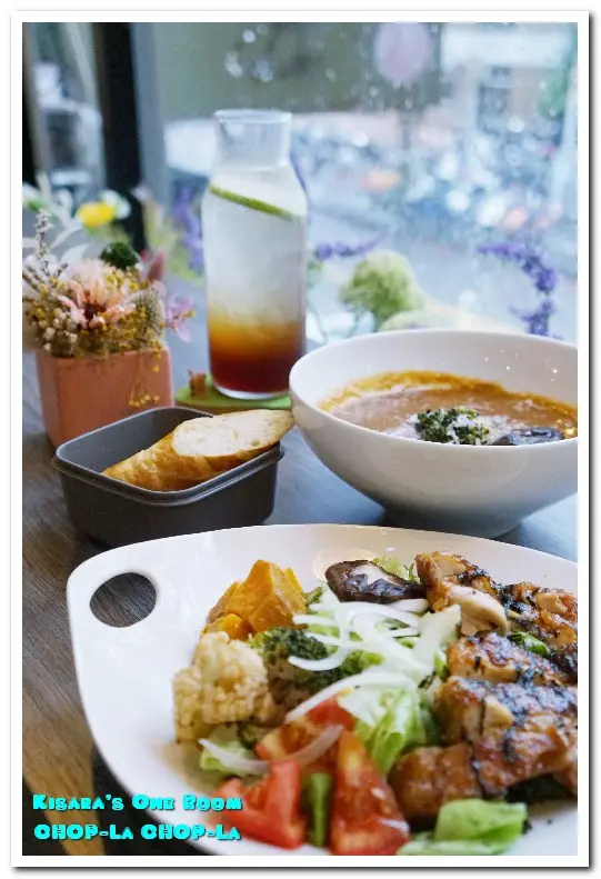 台中輕食沙拉．不只好拍當網美，還要輕爽更健康！──恰拉恰拉自選沙拉吧        
      