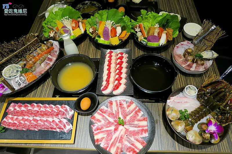 小胖鮮鍋。吃火鍋還可以玩夾娃娃機。從霧峰紅過來台中的新鮮海鮮火鍋,超大隻活體龍蝦,現點現撈,海鮮控的朋友絕不能錯過的一家火鍋店!