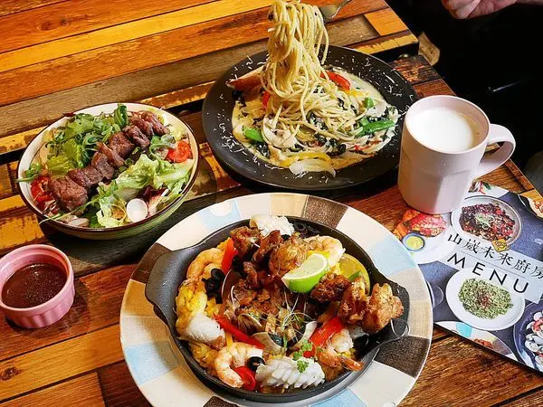 山崴未來廚房 - 台北文山區木柵美食  是麵包坊也是義式餐廳  新鮮麵包美日直送  義大利麵樸素卻超好吃  不自覺掃掉一盤`