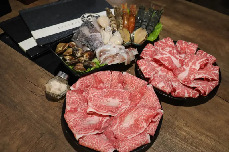 (忠孝敦化站)東區火鍋-金鍋盃忠孝店-金鍋盃三館霸氣小火鍋,金鍋盃航空母艦,和牛海鮮火鍋,聚餐約會,單點套餐