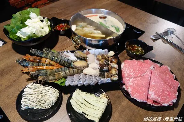 [食記] 台北忠孝敦化 - 金鍋盃小火鍋 (忠孝店) ~ 豪華航空母艦海鮮鍋+澳洲和牛，好滿足!