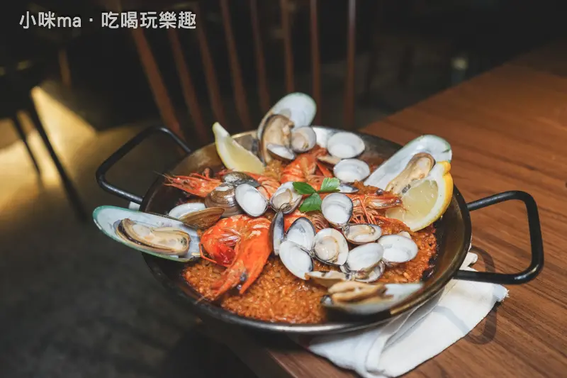 Olí 西班牙餐酒館 ▏隱身巷弄中 老屋翻新別有風味。海鮮烤飯、主廚特製辣炒德國豬腳 不限時的餐酒館。捷運大坪林站