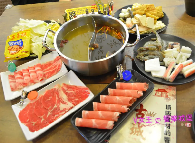 【食。永和】古城頂級海鮮鴛鴦火鍋 ~ 樂華夜市旁，吃到飽鴛鴦麻辣火鍋，現點現切肉片吃到飽，哈根達斯冰淇淋、飲料無限量供應