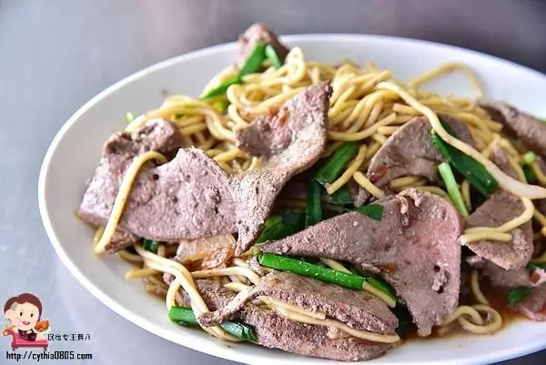 超大份量的豬肝炒麵，一盤炒麵可以扺2個人吃啊，吃麵吃到眼神死