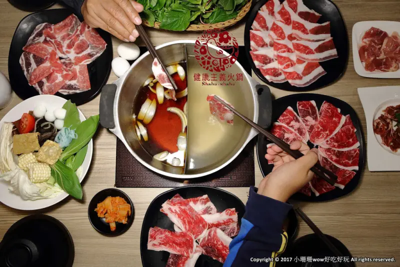 【食。中壢】健康主義精緻火鍋〜399元起平價壽喜燒吃到飽！野菜、頂級現切肉盤讓你吃到爽，CP值太高！