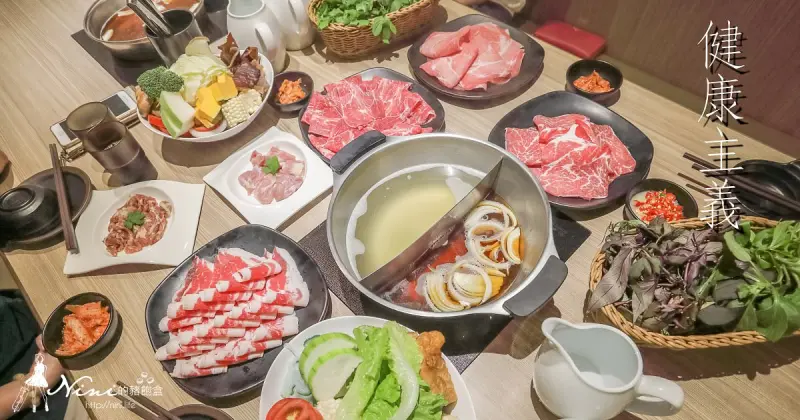 中壢吃到飽火鍋‧健康主義｜CP值爆表想一直再訪的平價壽喜燒/和牛、野菜、無毒蝦/SOGO威尼斯美食 - Nini的豬飽盒
