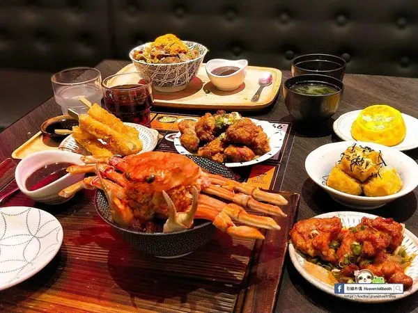 【嘉義】[二訪] 開丼 –秋高氣爽來品蟹，嫩玉肥肉紅脂膏。松葉蟹巨獸襲來，滿滿盤踞牛排上的超奢華浮誇菜色!開丼燒肉 vs丼飯(秀泰廣場店)、地表最強燒肉丼。