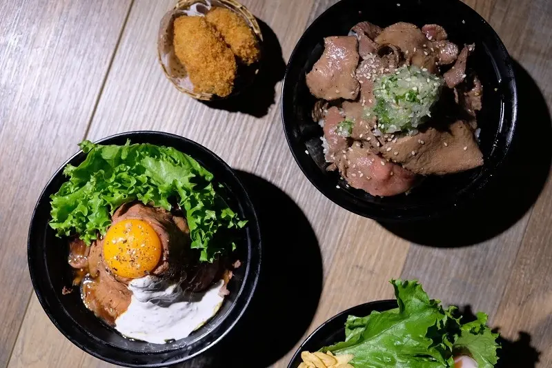 IG抽三份丼飯【台北｜永春站】GYUU NIKUステーキ專門店＿現煎菲力粉嫩色澤讓人戀愛＿牛舌又Q又脆深得人心