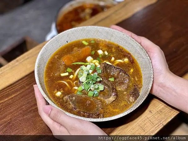 [板橋美食] 台北最難訂【門前隱味牛肉麵】每日限量 不訂位吃不到！板橋府中站 @蛋寶趴趴go