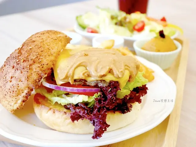 中壢 -- mummum滿² 花生牛肉堡值得一試 !