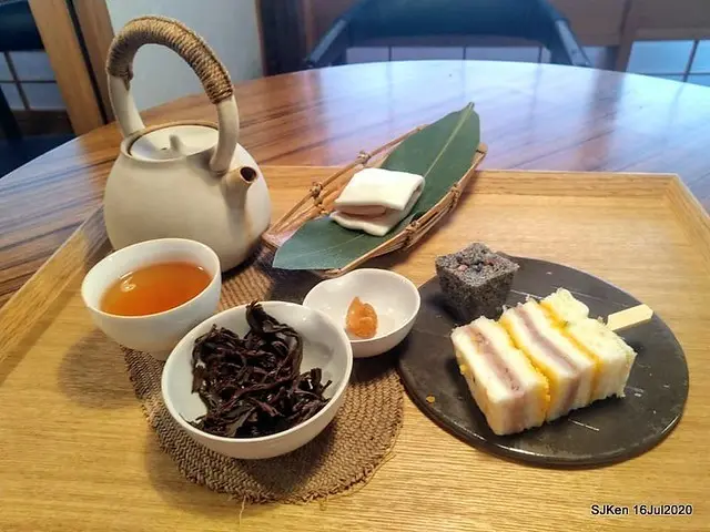 (北捷龍山寺站附近美食)「合興八十八」--- 一家傳承三代，米茶香氣交融洋溢充滿歷史風情的特色茶屋。