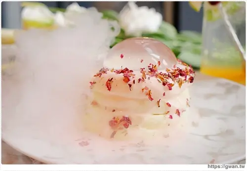 台中超仙舒芙蕾這裡，檸檬玫瑰、玫瑰仙子，美到捨不得破壞它！！