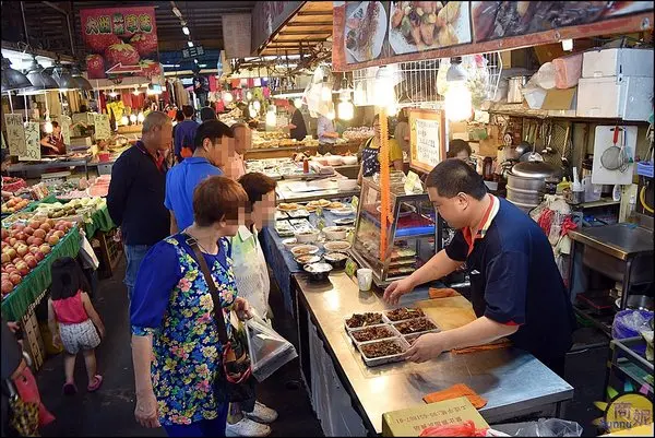 台中平價熱炒。阿東師。每日現炒餐廳菜色百元價位一點利黃昏市場超人氣熱炒主婦最愛!        
      