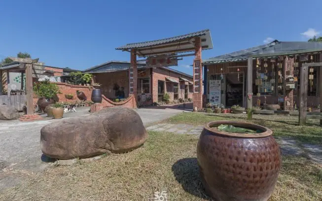 三義一日遊-輕鬆休閒好去處。品嚐春田窯客家風味餐，吃窯燒雞；手拉胚DIY - 老莫 Say台南