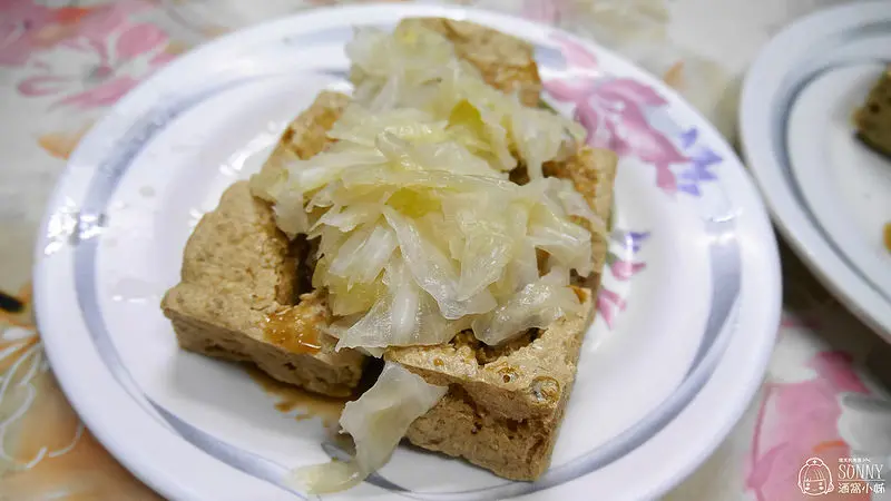 嘉義臭豆腐｜上海脆皮臭豆腐推薦喜歡酥脆口感的人、夠臭夠酥、需耐久等才吃的到