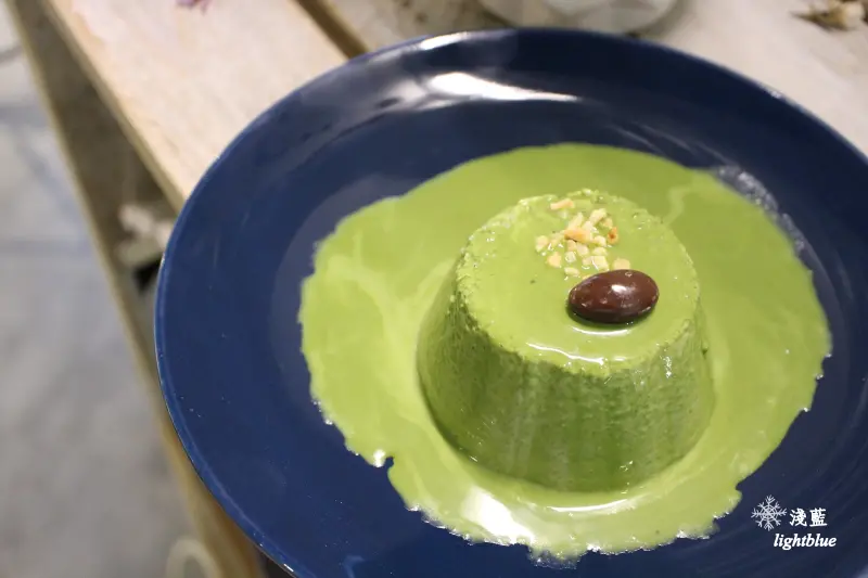 [ 六張犁站美食 ] 淺藍 × 休習日～濃郁靜岡抹茶烤布丁