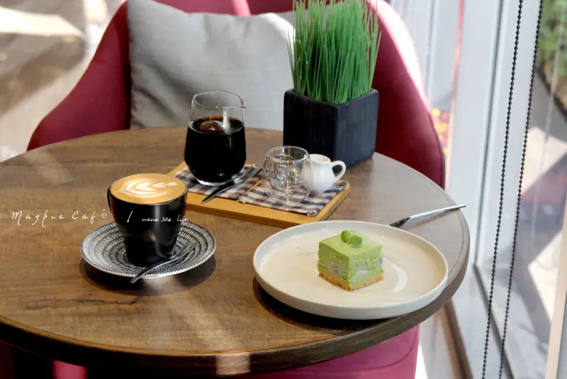 台北 Magpie Café，想賴在這裡一下午，有焦糖蜜蘋果鬆餅與喜鵲冰滴咖啡陽光撫慰。小巨蛋美食/民生社區早午餐【男子的日常生活】