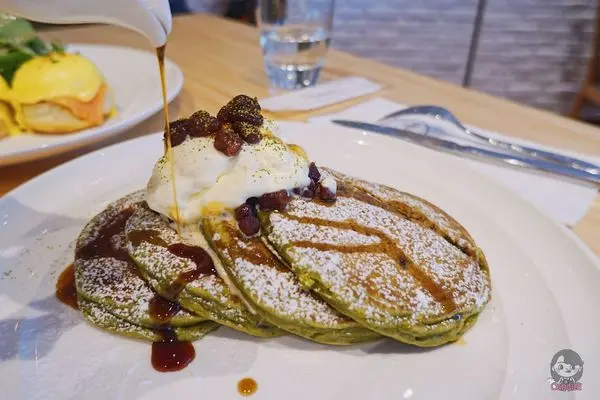 [食記/台北天母] Sarabeths 美國紐約早餐女王台灣四號店 芝山捷運站 天母SOGO高人氣早午餐 天母店限定抹茶紅豆煎餅 爆漿煙燻鮭魚班尼迪克蛋