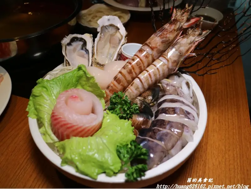 【新北新店區】新店涮涮鍋推薦『圍樂鮮境涮涮鍋』澎湖深海大明蝦套餐/個人小火鍋/鴛鴦鍋/捷運大坪林