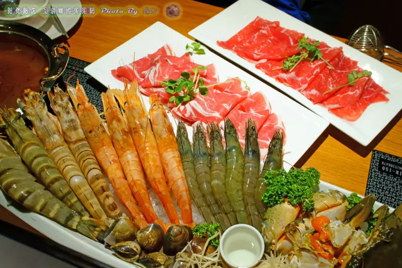 【新店大坪林火鍋推薦】圍樂鮮境涮涮鍋 太蝦啦！四種蝦子一次滿足 麻辣湯底必點