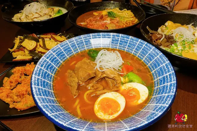 [食記] 新竹竹北-麵角麵食館 メン角 Q彈不軟爛烏龍麵 麻辣排骨麵軟嫩又開胃 豬肉胡麻拌麵焦香豬肉好對味
