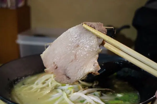 高雄新興區=<食>幸花拉麵雞白湯專賣店~小攤拉麵又夠味＊深夜食堂吃拉麵＊連日本人都認證的拉麵店=