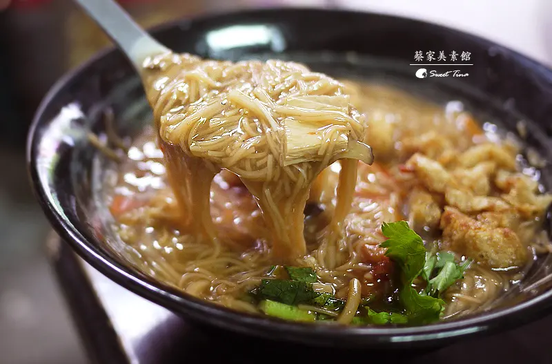 【食記．土城】蔡家美素館-紫米飯糰 素麵線 紫米薏仁漿 | 料好實在份量大ღ素食早餐．捷運土城站ღ