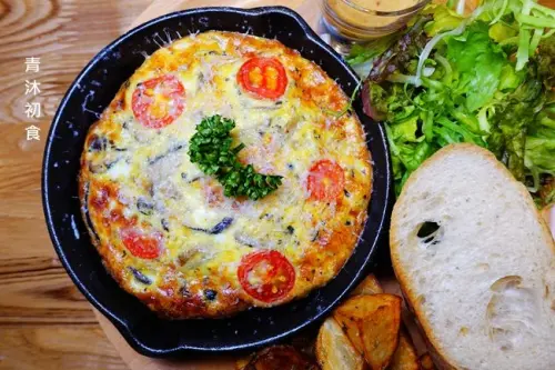 捷運六張犁美食 ▶ 青沐初食 ▶ 都市裡的小秘境 乾燥花x綠意 早午餐、義大利麵、鬆餅 #寵物友善餐廳 #免服務費