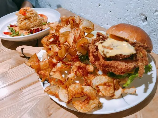捷運六張犁站✿青沐初食✿朝聖軟殼蟹美食 ! 吸睛美食也征服味蕾~ !!