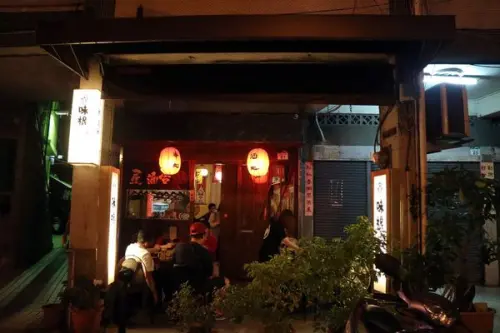 高雄前鎮區=<食>味根串燒~雞皮＊雞軟骨大推~朋友小酌最佳去處＊近捷運站＊一定要訂位比較保險唷!=