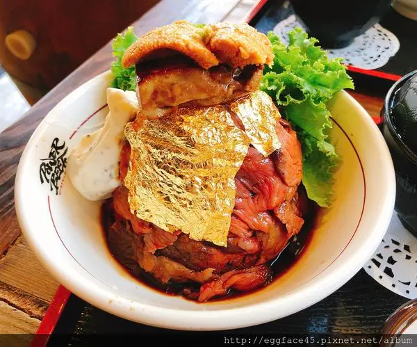 [台北美食] 老子就是有錢「Power Beef 土豪丼」整片金箔噎死我吧！#有錢就是任性