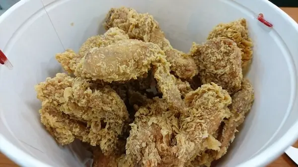 高雄~拿坡里披薩炸雞(新建工店)~網友票選最優秀的炸雞~現點現炸皮薄酥脆~超涮嘴啦~              