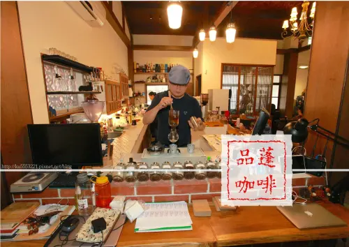 吃。台南｜中西區。超棒的東方沈穩氛圍巷弄老宅「品蓬咖啡」。