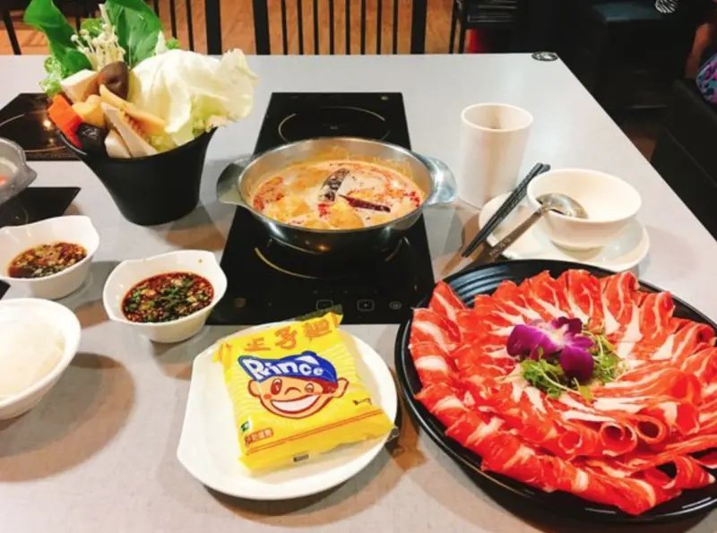 《台北❤️萬華》超級美味又creamy的叻沙湯頭🥥Yame 叻南洋風味火鍋，讓你體驗道地南洋風味