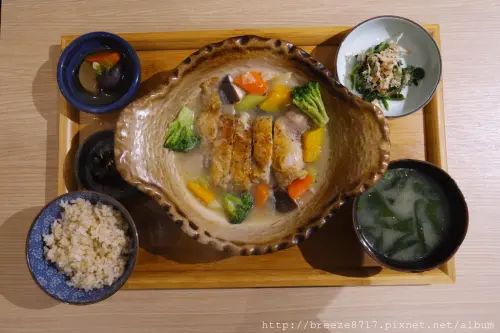 GOHAN 御飯食事処。西螺米定食的一家六口【台北市】