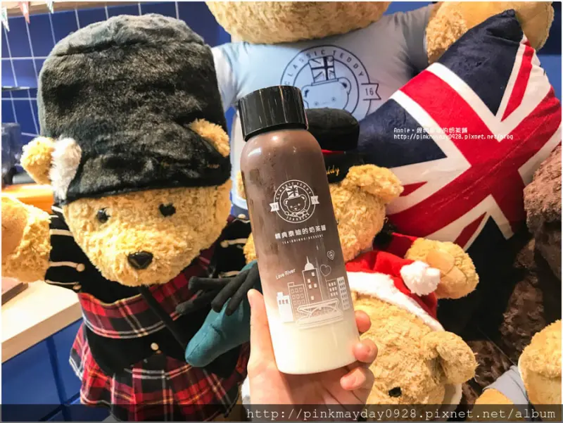 ✿高雄✿ 茶香濃郁的療癒系泰迪奶茶舖高雄店開幕啦～還有聖誕限定跟高雄限定版的瓶子 快來收藏阿 ➜ 精典泰迪的奶茶舖-高雄左營店