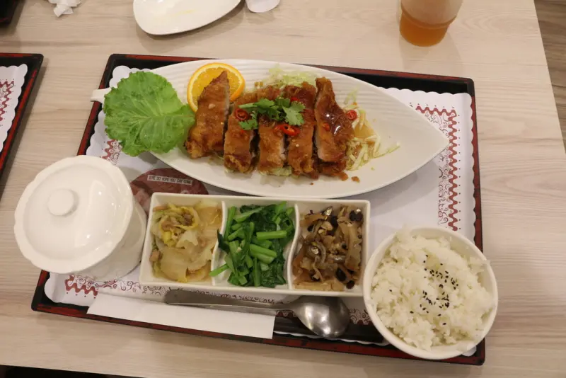 台南東區-轉角食堂精緻簡餐火鍋魚料理 簡易配餐也能很滿足