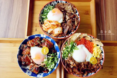 食勝丼屋 燒肉丼。188元起燒肉丼飯，滿滿一碗肉，店內味噌湯、關東煮、飲料、冰沙無限享用，平價燒肉丼飯就是要你花少錢吃飽飽!