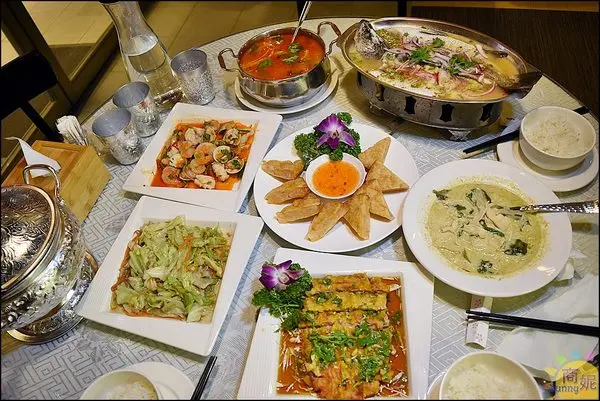 台中西屯平價泰國菜。泰華泰式料理。商業午餐超佛心只要百元價。氣派裝潢免服務費還有85折!        
      