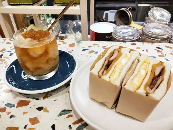 美食【台北市中正區。GINGIN COFFEE】忠孝新生捷運站｜平日不限時咖啡廳｜不收服務費