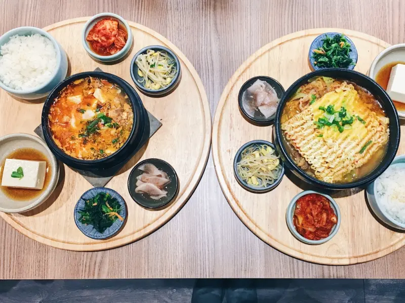  【新北｜板橋站】韓姜熙的小廚房＿精緻韓式定食給你五樣小菜＿板橋環球B1美食街