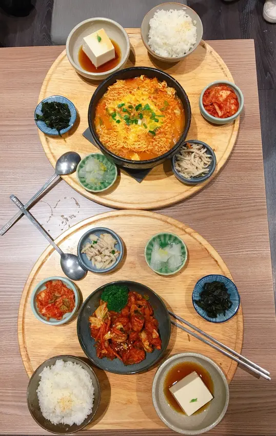 新北板橋x韓式料理【韓姜熙小廚房】板橋車站地下街/ 韓式定食/ 辣炒雞+部隊鍋好下飯