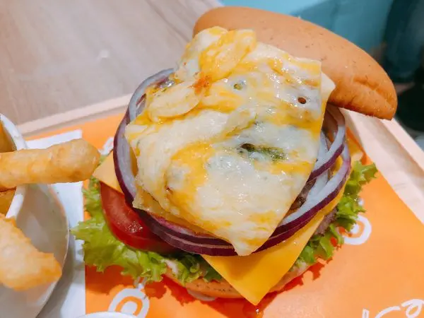 捷運台北車站✿Woosaパンケーキ 屋莎鬆餅屋✿入口即化雲朵鬆餅與起司瀑布和牛堡 ! ! ! 值得排隊的仙滋味~