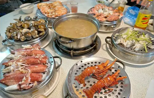 【二月牌沙茶爐/牛肉/豬肉/海鮮塔-新北市新莊店】新莊美食超夯海味 疊疊樂威猛海鮮