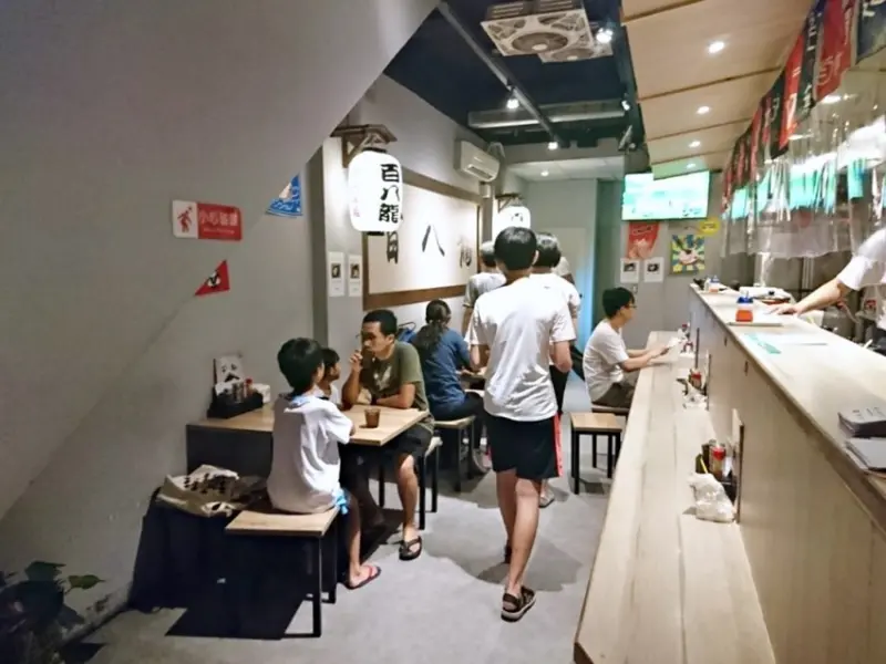 士林拉麵：百八龍自家製麵，可免費加麵。食尚玩家推薦 @吳大妮。Annie