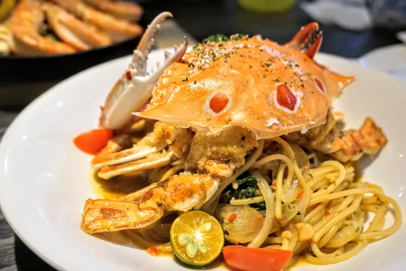 【高雄 洋城義大利餐廳。Yun Chen 超浮誇義大利麵／聖誕跨年慶祝餐廳／排隊美食餐廳】光華店