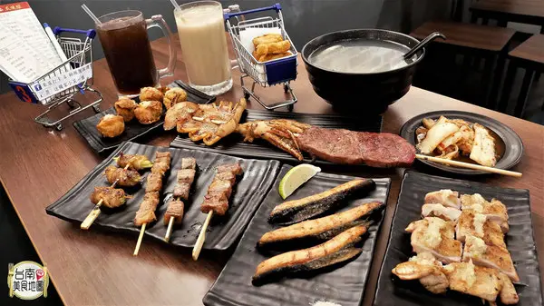 【台南-中西區美食】只要25元起就能享受的平價碳烤美食！海安路『灰燒掐創意炭烤』將手推車改造成燒烤美食的烤檯呢^^~        
      